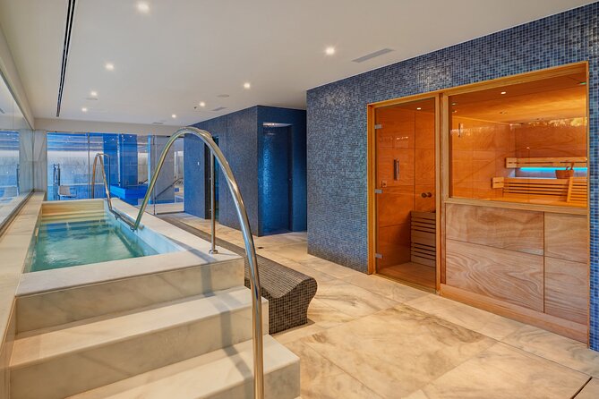 25 Minute Couples Massage with Spa Access - Cava included, and how to avoid drink disappointment