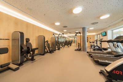 25 Minute Couples Massage with Spa Access - Spa circuit details that actually matter: pool, hydromassage, sauna, cold bath