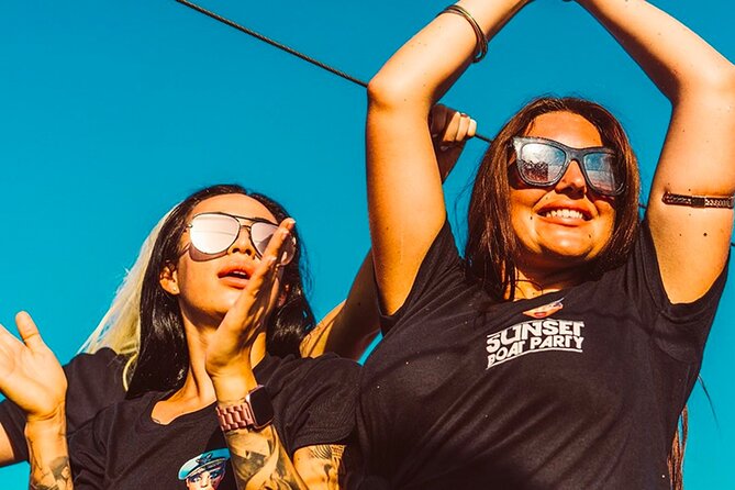 3 Hours Boat Party with 2 Live DJs in Mallorca - Champagne Sprays and CO2 Cannons: When the Party Gets Loud