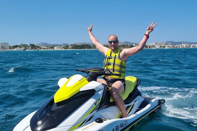 60 minutes Jetski Rental in Alcudia Bay - Getting set up at Alcudiajets on Passeig Marítim