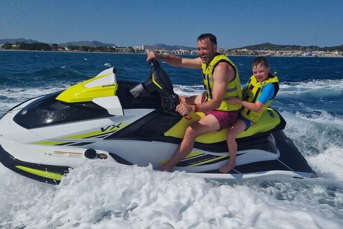 60 minutes Jetski Rental in Alcudia Bay - Photos and the monitor crew: what you get, and what you don’t