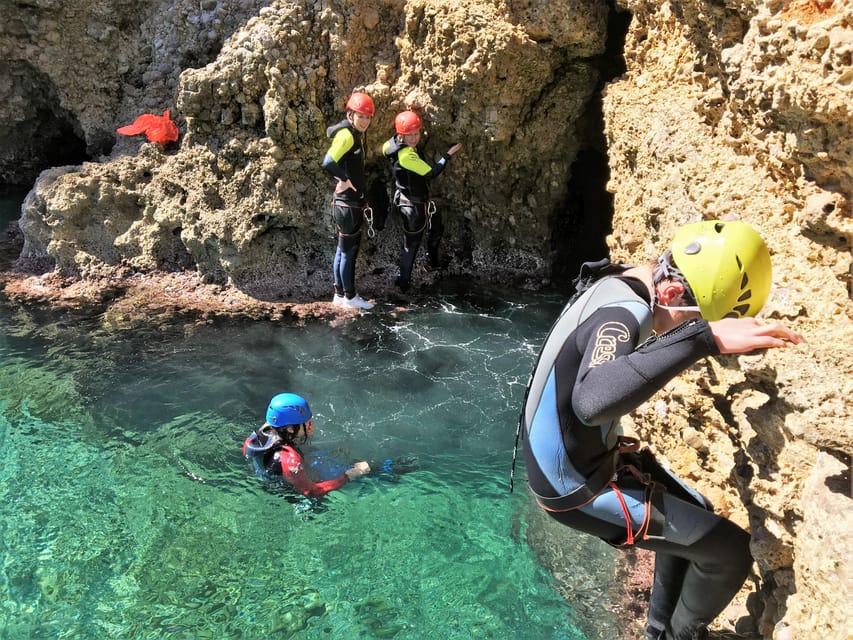 Alcudia: Coasteering Cliff Jumping - Meeting Point in Alcúdia: Carrer Fonoll, 5 (Parking Reality Check)