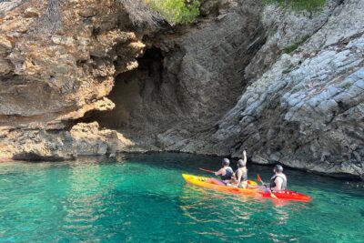 Alcudia: Guided Sea Kayaking & snorkelling Tour (day & sunset) - Getting started at Camí Vell de la Victòria (and why the first 10 minutes matter)