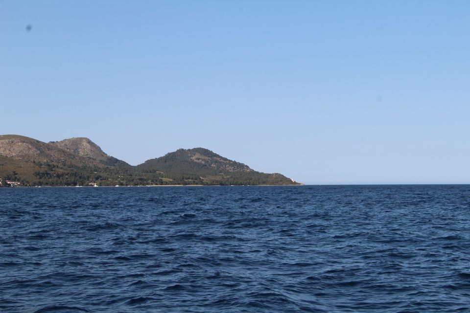 Alcudia: Private Sunset Boat Trip with Glass of Wine & Snack - Meeting at Bistro Mar: quick start, relaxed pace
