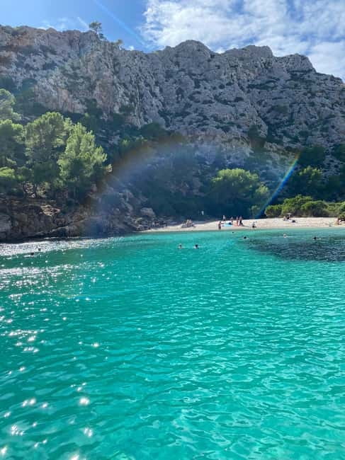 Alcudia, Private Tour: Scenic 2.5-Hour Boat Tour - Snacks, Local Drinks, and Optional Wine or Cheese Moments