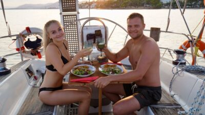 Alcudia: Romantic Sailing Trip with Diner for 2 - The yacht experience: large, private, and made for comfort