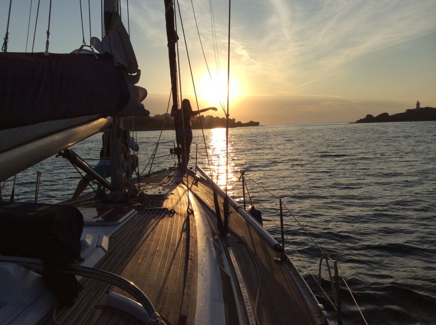 Alcudia: Romantic Sailing Trip with Diner for 2 - Sailing time to Cap de Formentor: views first, decisions second