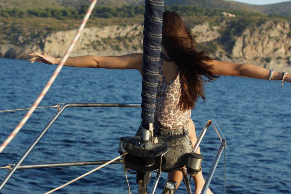Alcudia: Romantic Sailing Trip with Diner for 2 - Sunset sailing back: wine in hand, and optional hands-on sailing