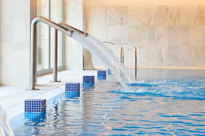 Best Friends Ritual: mini facial + aromatherapy massage + day SPA + glass cava - Inside the spa circuit: pool, sauna, steam room, cold bath, and relax beds