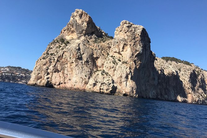 Bluemarine.me license free Bayliner Element E5 rental - Boat Comfort That Actually Helps: Bluetooth Radio and Cooling Box