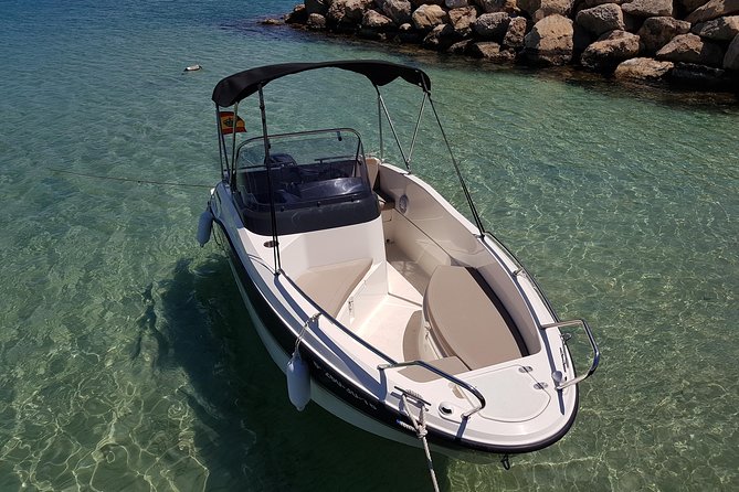 Boat rental without license - B450 'Theia' (4p) - Can Pastilla - The B450 Theia: a small-group boat built for a relaxed 4 hours