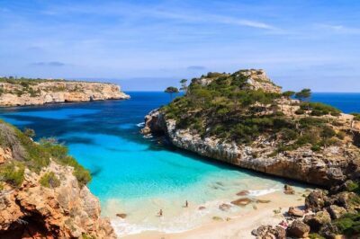 Boat tour from Cala Figuera to Caló del Moro and S´Almonia - On-board experience: small-group pace, real skipper skill