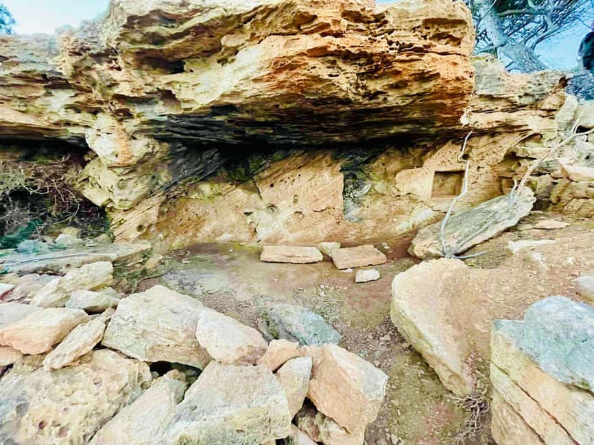 Cala Millor: real treasure hunt in natural reserve, fun walk - Pirate Stories at the Stops: Audio That Turns Walking Into a Scene