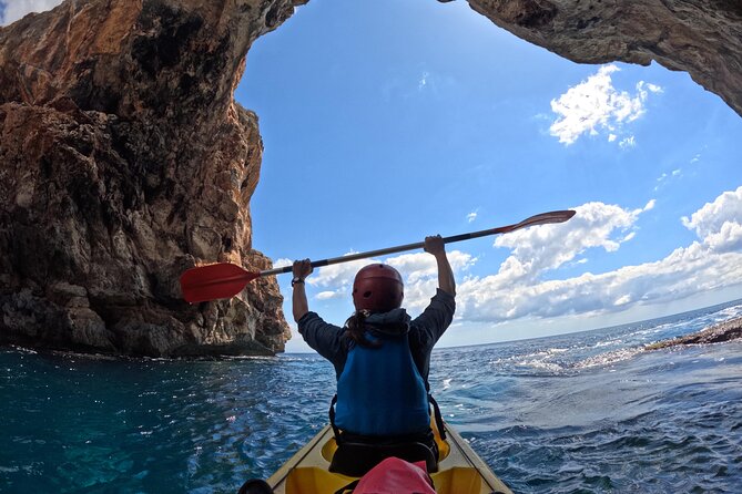 Cala Varques: Guided kayak Sea caves expedition & snorkeling - Practical tips so you feel comfortable fast