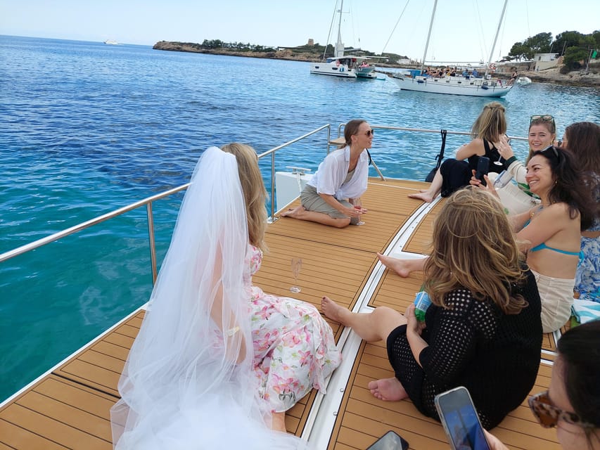 CATAMARAN ECO EXPERIENCE at Palma Bay - Snorkel gear and the 6 underwater scooters: the water plan