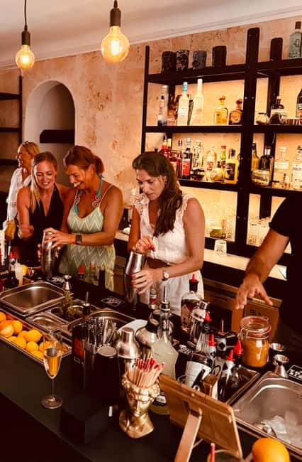 Cocktail course Mallorca - Meet the Instructors: Champions, Clear Steps, and a Friendly Bar Team