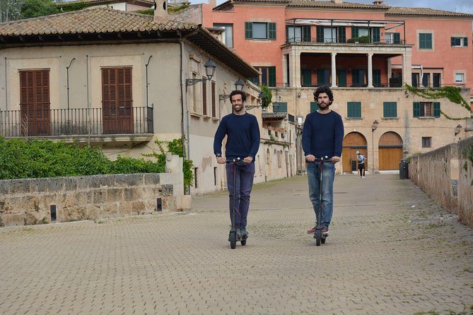Electric kick scooter rental in Palma de Mallorca - The staff briefing: how to ride and where to go