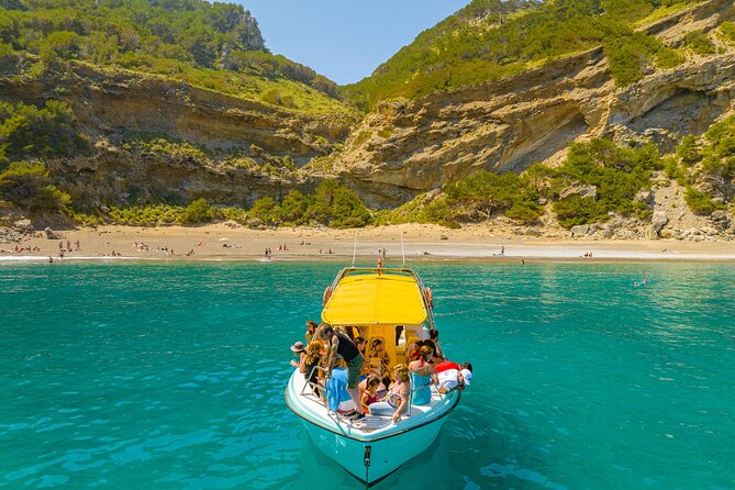 Enjoy crystal clear waters for 2 hours - Paddle boarding + snorkeling: the activities that make the 2 hours count