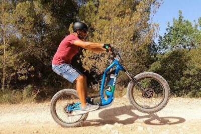 Extreme e-scooter off-road excursions - The 2-hour ride rhythm: technical downhill, woodlands, and big views