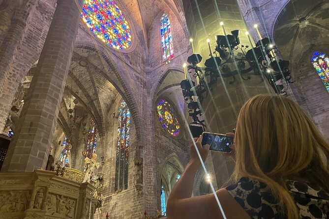 Gaudí and Modernist Art: Guided Tour in Palma de Mallorca - Time, pace, and group feel for a 2.5-hour tour