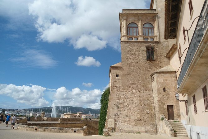 Gaudí and Modernist Art: Guided Tour in Palma de Mallorca - What the itinerary feels like on the ground