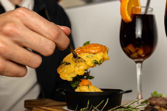 Gourmet Tapas and Wine Tour in Alcudia Old Town - Who should book this Alcúdia tapas-and-wine tour?