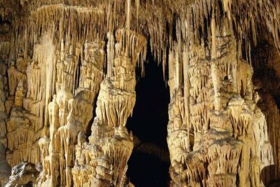 Half Day Tour Bus to the Caves of Drach - Entering Cuevas del Drach: The Gallery Walk You’ll Remember