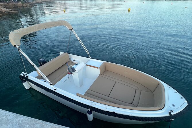 License free boat rental around the coast of santa ponsa - Santa Ponsa By Boat: A simple way to see the coast differently