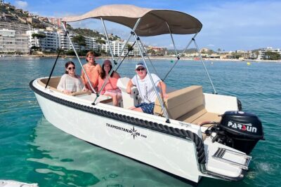 License free boat rental around the coast of santa ponsa - Safety and steering: how the experience keeps it easy