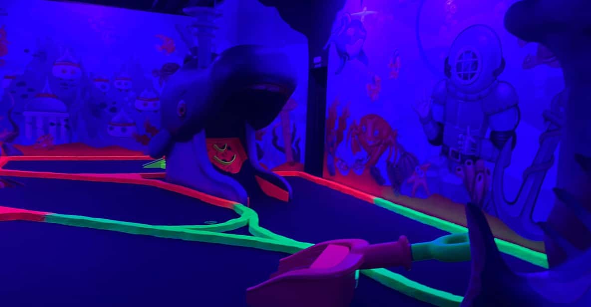 Magaluf ; Minigolf indoor - Blacklight Indoor Minigolf in Magaluf: An Air-Conditioned Escape