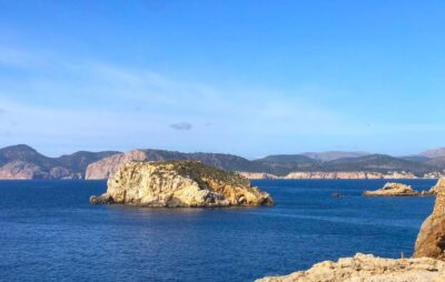 Mallorca: 2-Hour Coastline & Malgrat Islands Catamaran Tour - The cruise rhythm: scenic views plus a Malgrats approach