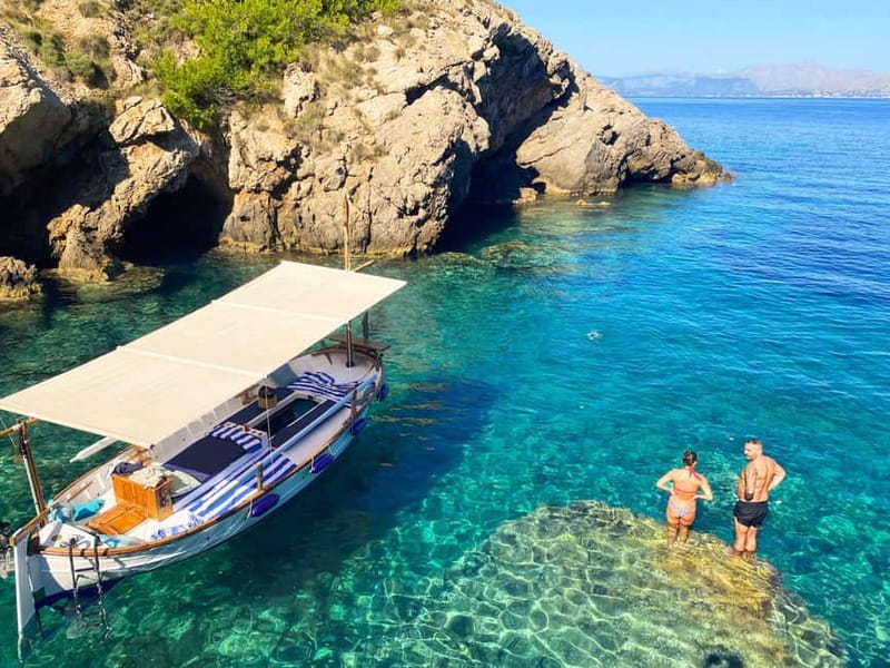Mallorca: Alcudia: Private Boat Tour with Snorkel - Snorkeling gear, drinks, and snacks: the onboard comfort plan