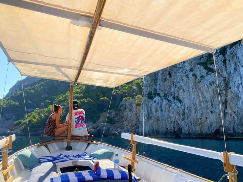 Mallorca: Alcudia: Private Boat Tour with Snorkel - The big requirement to check: eligibility limits