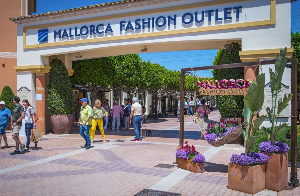 Mallorca: Fashion Outlet Shopping Excursion by Bus - Eating on Your Own: Make Lunch Part of the Strategy