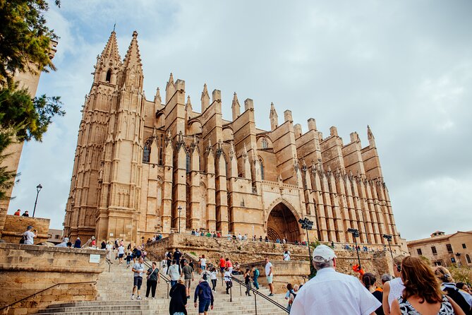 Mallorca Old Town Walking Tour with Cathedral Skip The Line Tour - El Hondero and the quick art breaks