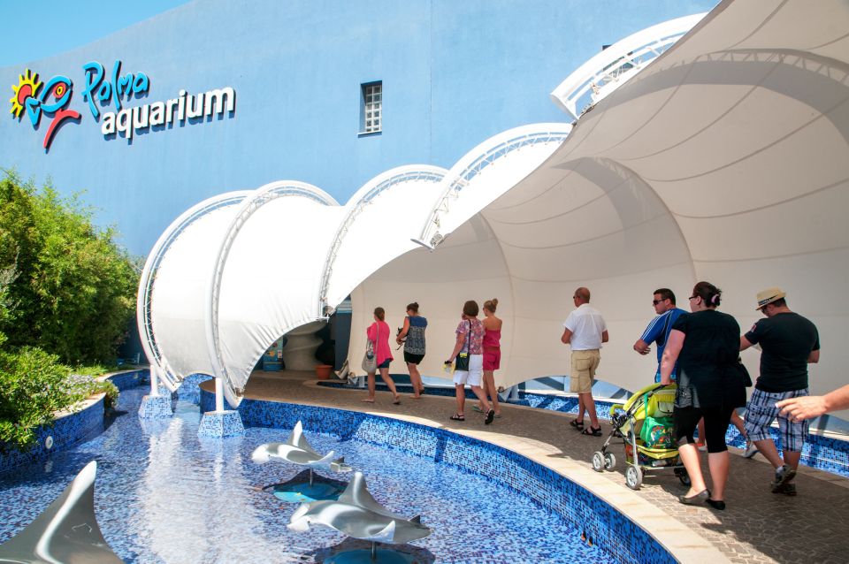 Mallorca: Palma Aquarium Tickets with Transfer - Pirate Ship play and the water battle moment