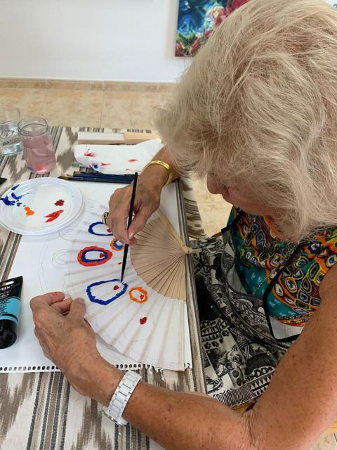 Mallorca/Porto Cristo: Design your own Spanish hand fan - Loose Acrylic Painting 101: Flowers, Abstracts, and Watermelon Ideas