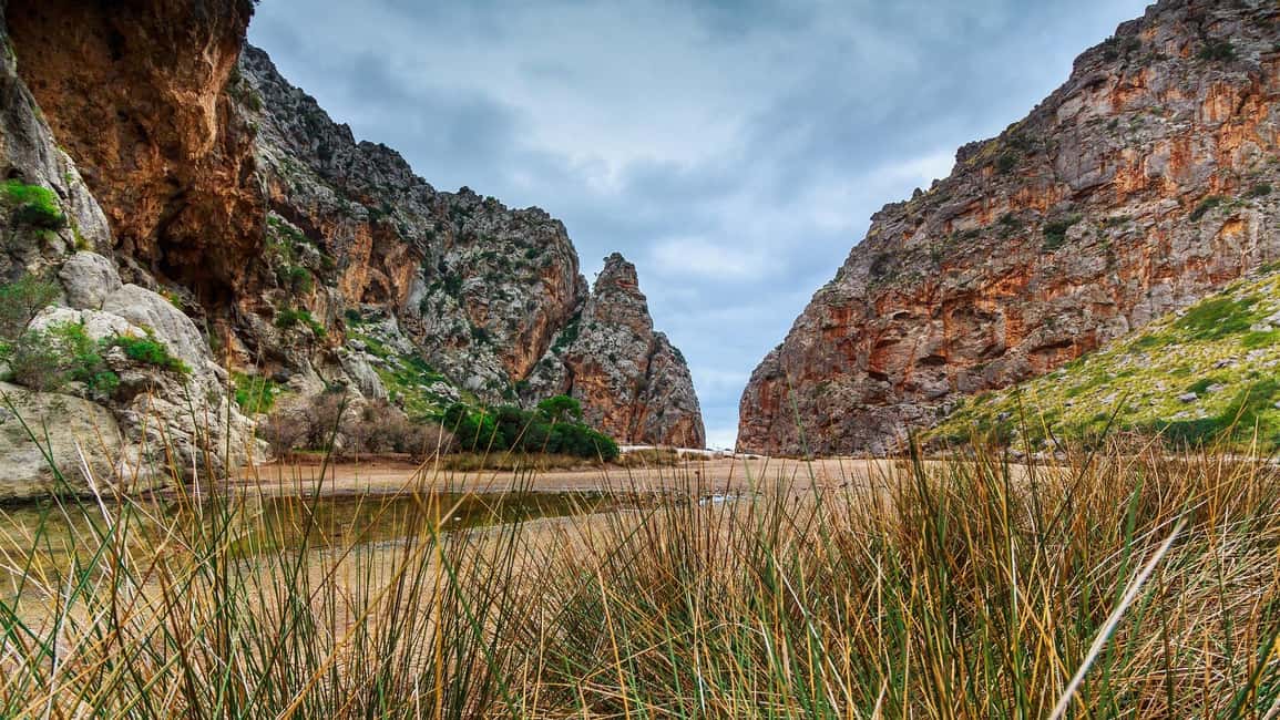 Mallorca: Torrent de Pareis Hiking Adventure - Entering the Tramuntana canyon at a sane pace