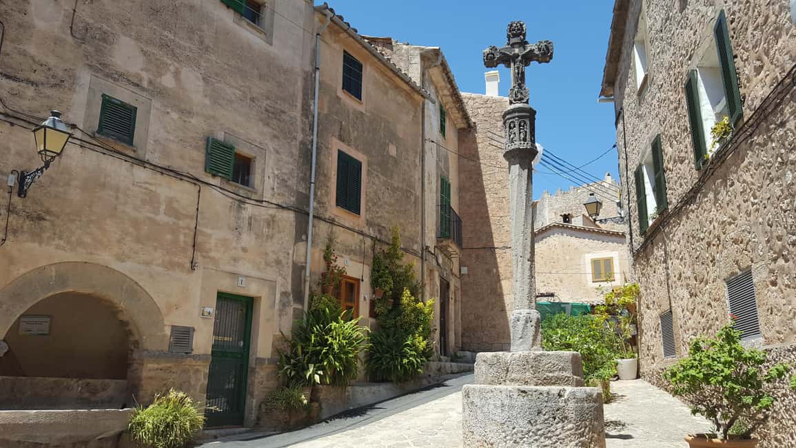 Mallorca: West Coast & Orange Valley Minbustour GERMAN GUIDE - Hidden Gem Photo Stop: The One Hour Wildcard