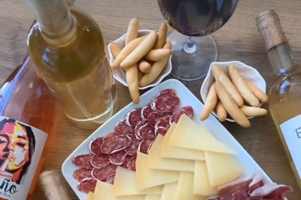 Mallorca: Wine Tasting from the smallest wineries 5 Wines - How the sommelier guides each pour (and keeps it clear)