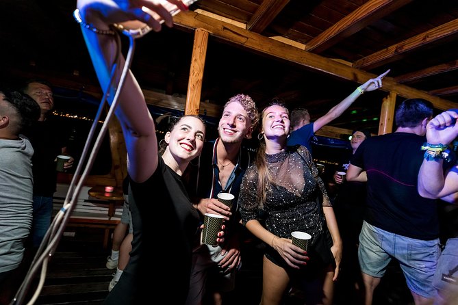 Night Boat Party: Mallorca Nightlife - Drinks and the included pizza: what you actually get