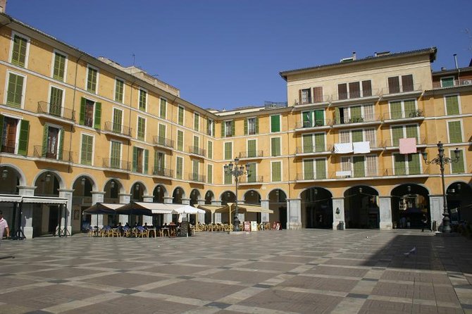Palma de Mallorca Cultural and Foodie Tour - Fortress stop and the historic square: the “look and feel” ending