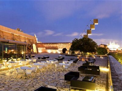 Palma de Mallorca: Old Town Atmospheric Evening Tour - From Lennox The Pub: meeting point and getting oriented fast
