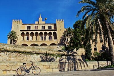 Palma de Mallorca Old Town Guided Bike Tour (Small Groups) - Es Baluard Museum: a smart start before the Old Town gets loud