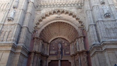 Palma de Mallorca Private Guided Walking Tour - Plaça de Cort and the Ayuntamiento: where civic Palma gets theatrical