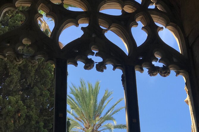Palma de Mallorca: PRIVATE Local Food And Cathedral Experience - Food and Drink Inclusions: Wine or Beer Plus Savory and Sweet