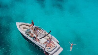 Palma de Mallorca: Private Yacht Trip with Drinks - Getting onto the boat at Port Olimpic Calanova (and the first 30 minutes)