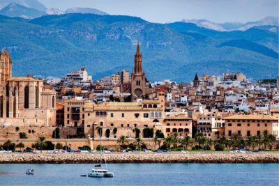 Palma de Mallorca: Small-Group Tour & Fast-Track Cathedral - Plaça Major and Las Ramblas: Get oriented while the city is still warming up