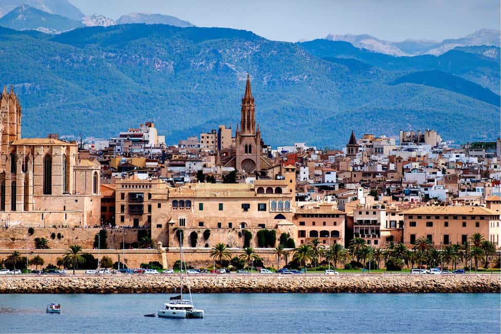Palma de Mallorca: Small-Group Tour & Fast-Track Cathedral - Plaça Major and Las Ramblas: Get oriented while the city is still warming up
