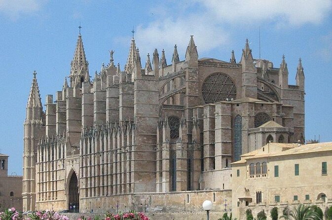 Palma Old Town & The Cathedral of Mallorca with Mallorcan pastry - Key Things That Make This Tour Worth Your Morning